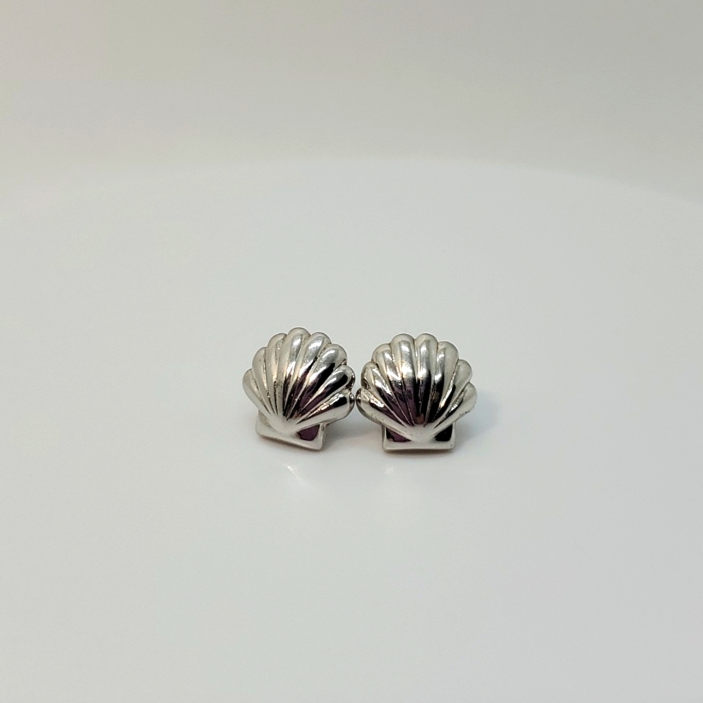 Vintage Monet shell earrings
